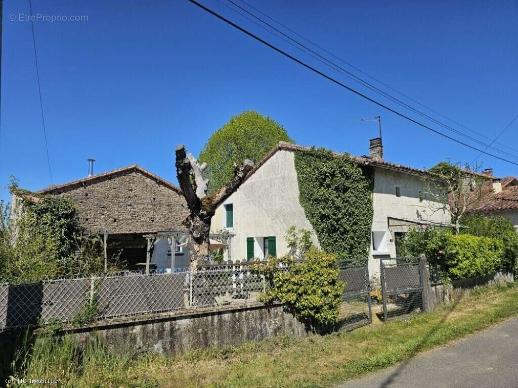 Maison à NANTEUIL-EN-VALLEE