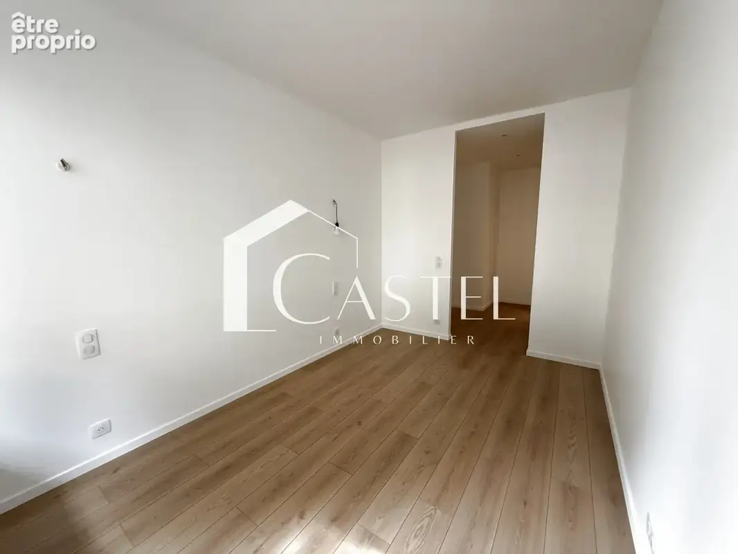 Proche centre, petite résidence, appartement de 3 pièces entièrement rénovée - photo 5