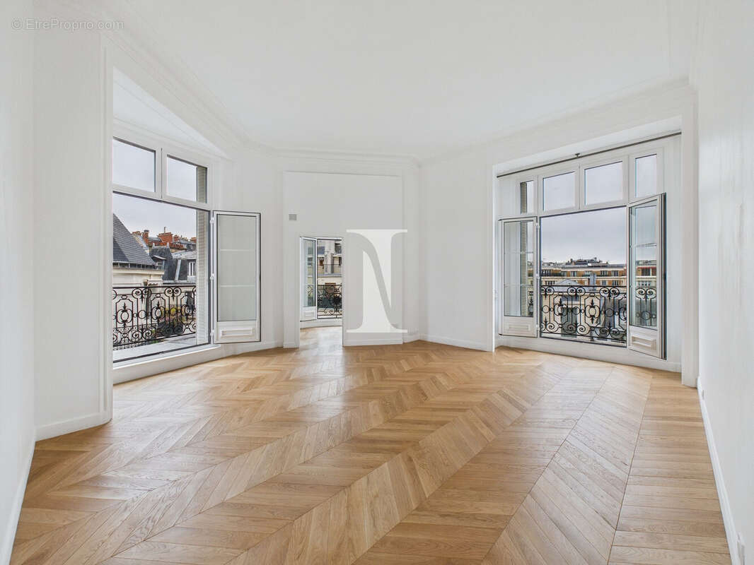 Appartement à PARIS-16E