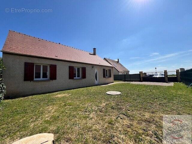 Maison à AUTHON-LA-PLAINE