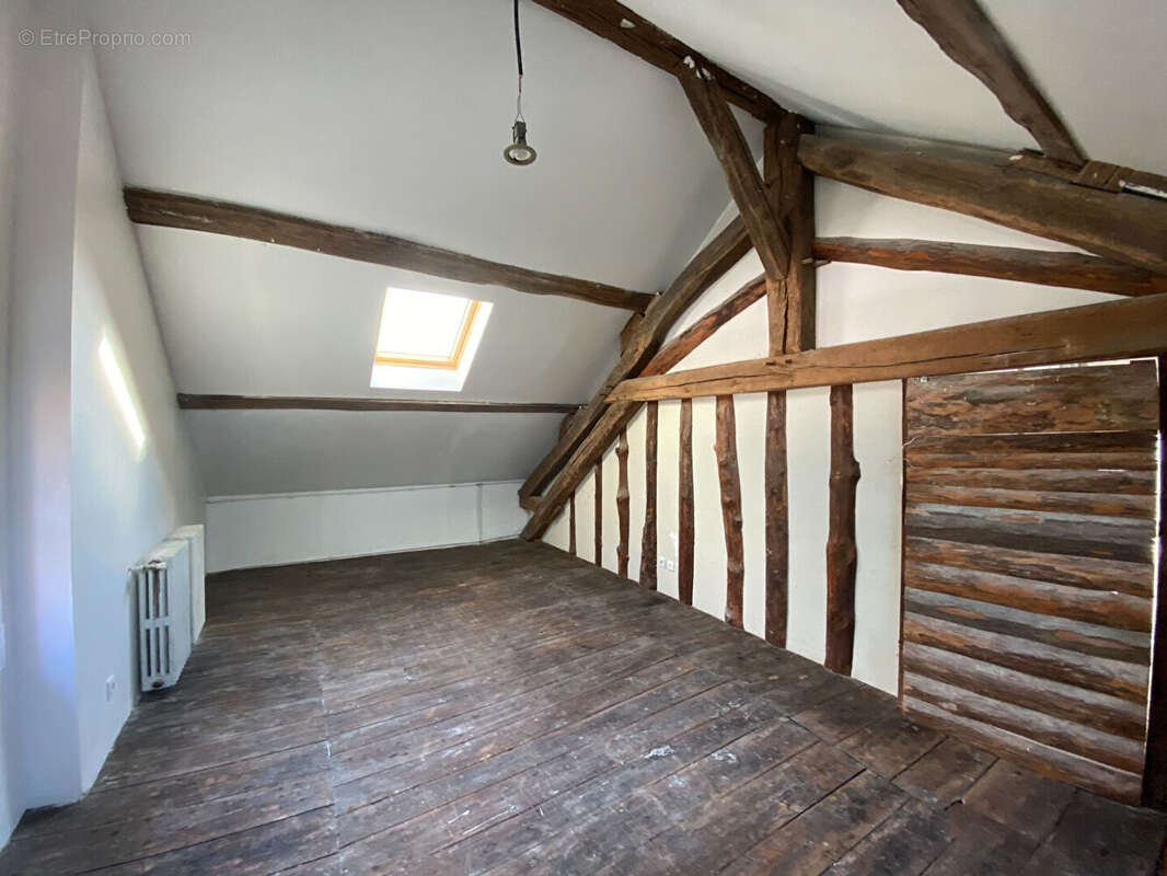 Maison à SULLY-LA-CHAPELLE