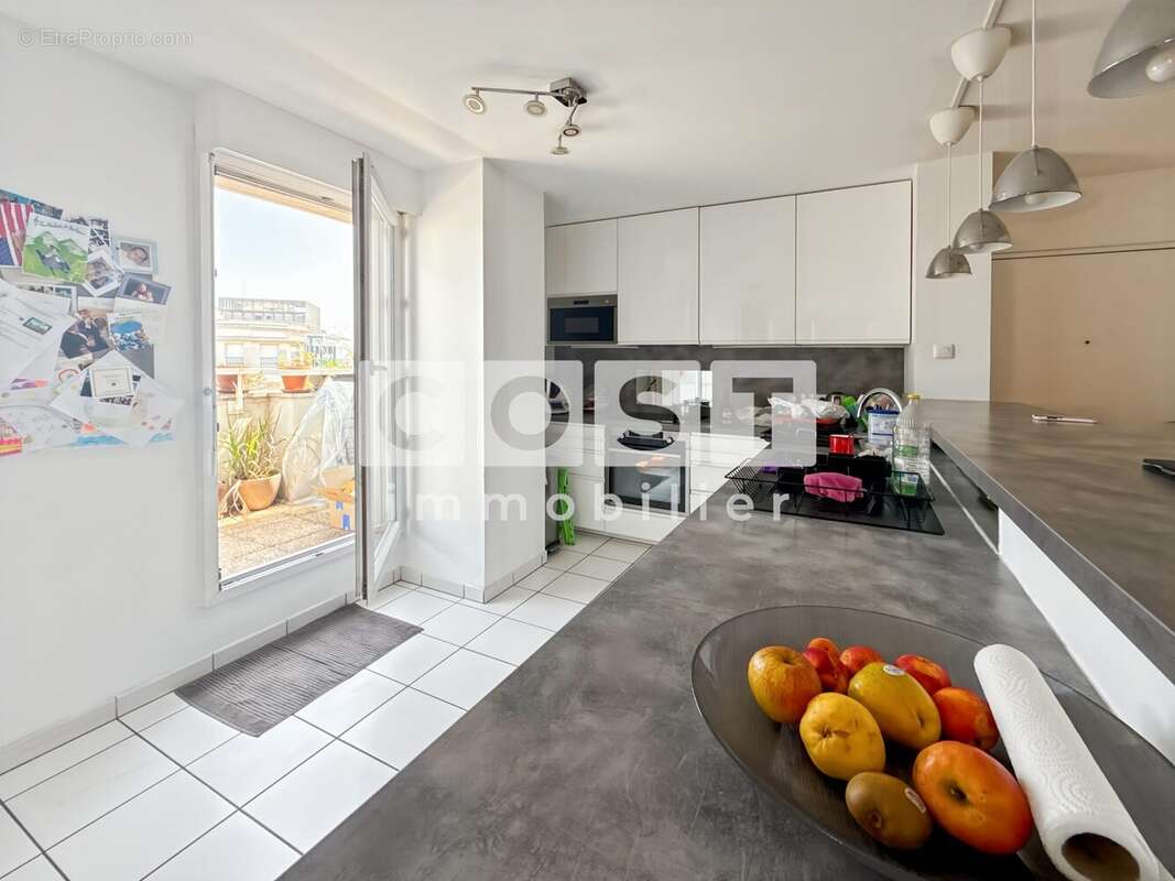 Appartement à COURBEVOIE
