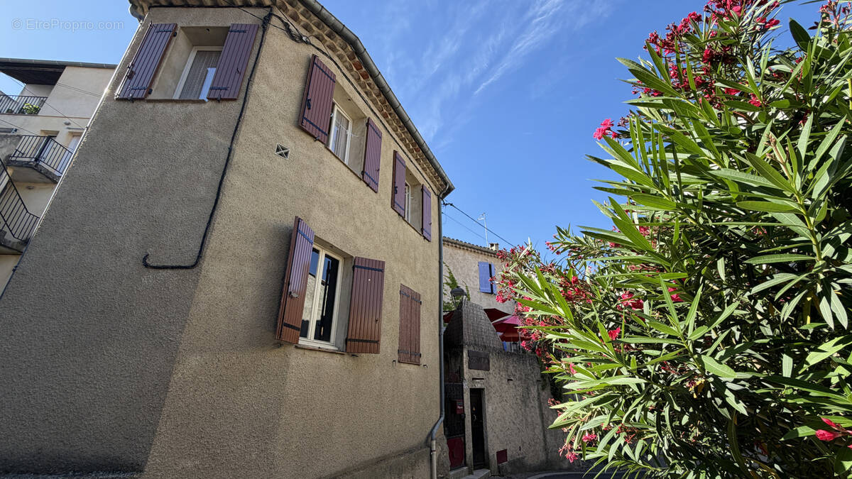 Maison à GREOUX-LES-BAINS