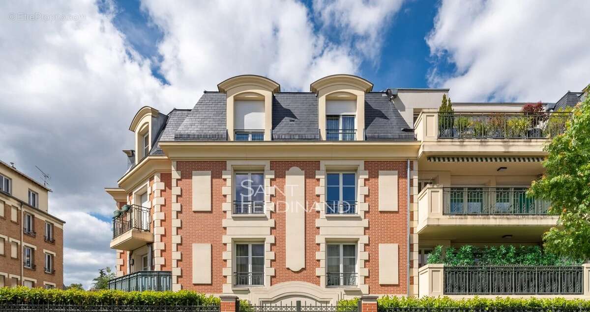 Appartement à LA GARENNE-COLOMBES