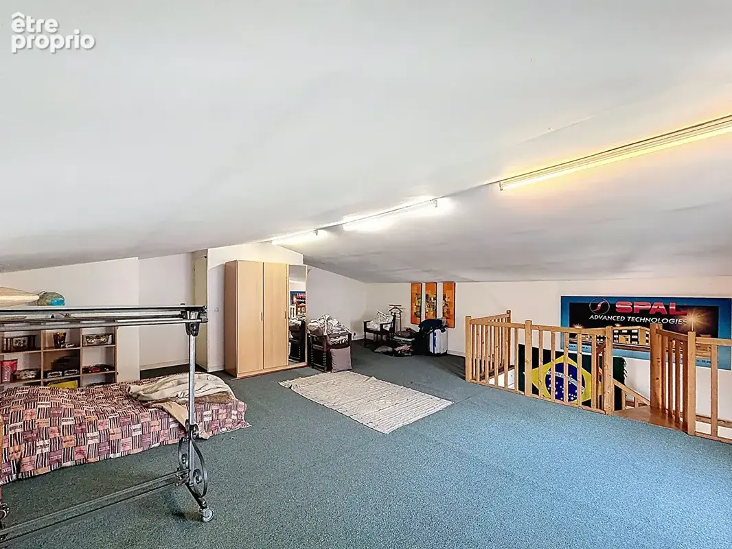Local d activite  de 137 m²  habitables - photo 7