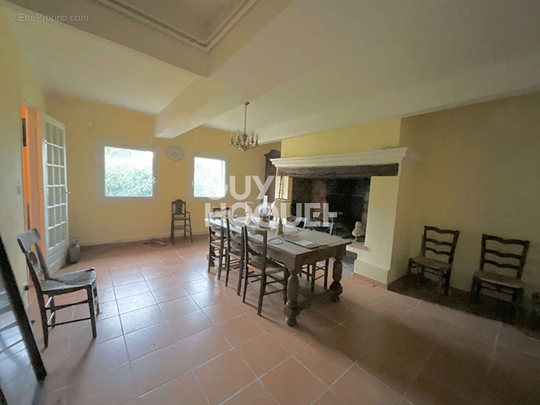 EXCLUSIVITE : Maison 148 m2 dont appartement de 40 m2 sur une parcelle d'environ 600 m2 - photo 4