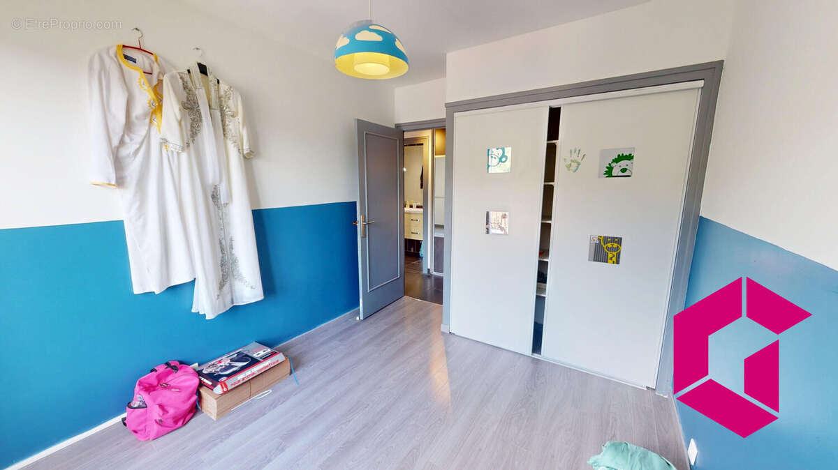 Appartement à LE CHAMBON-FEUGEROLLES