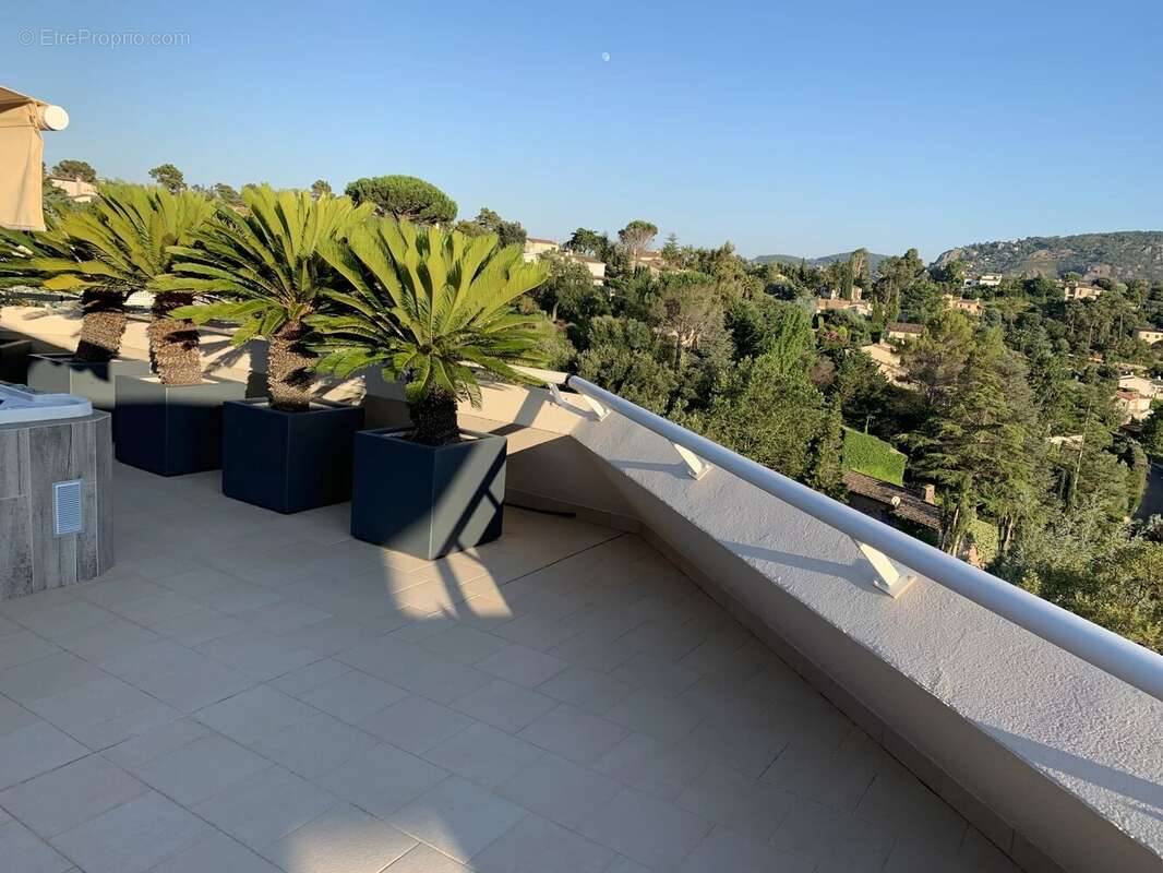 Appartement à MANDELIEU-LA-NAPOULE