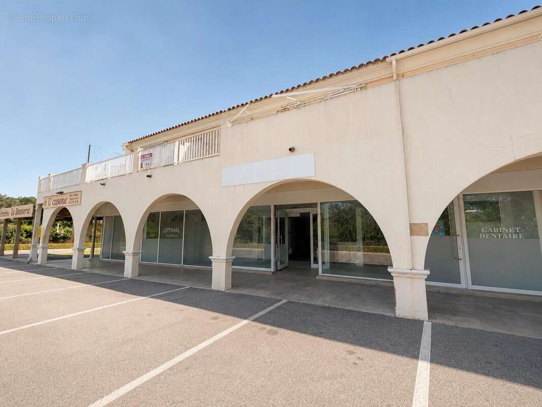 Commerce 116 m² à Biguglia  - photo 5