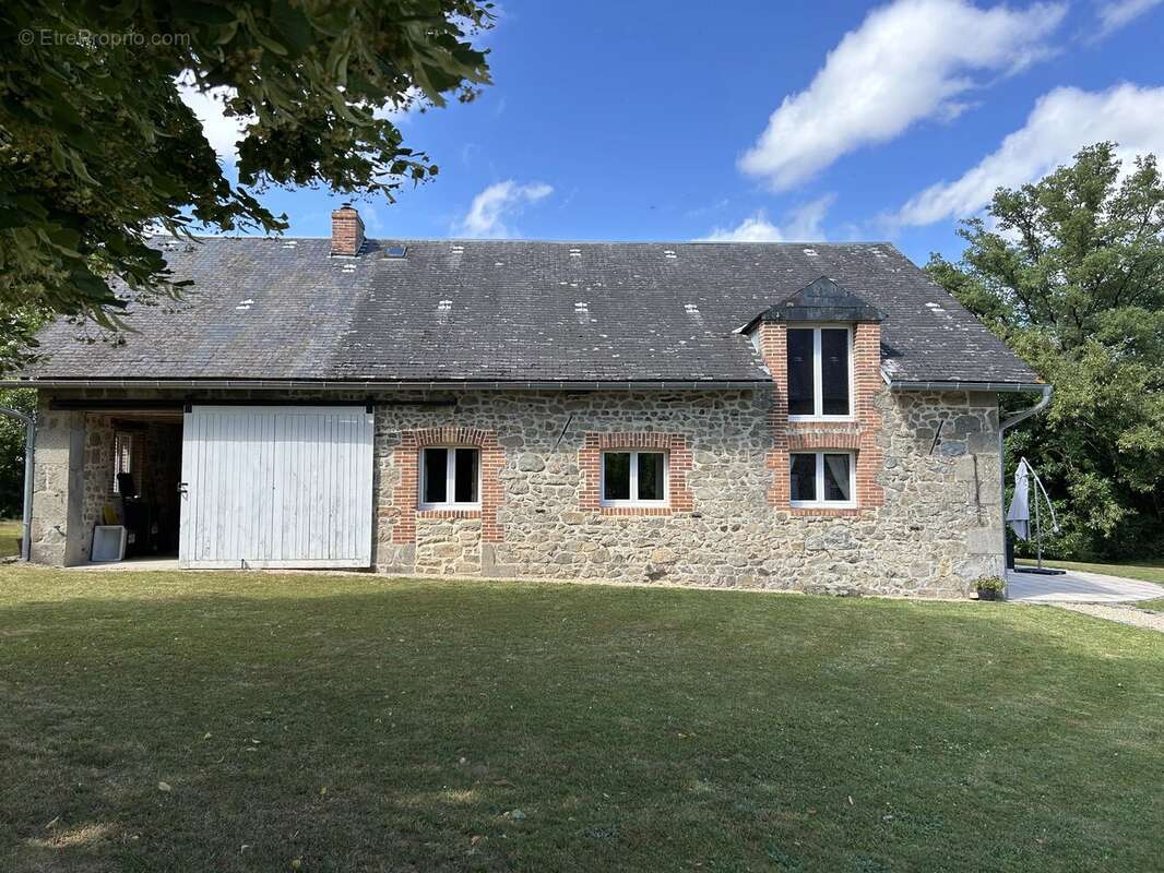 Trois superbes propriétés situées dans leur propre hameau - photo 8