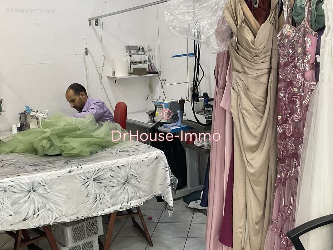 Commerce à PARIS-9E