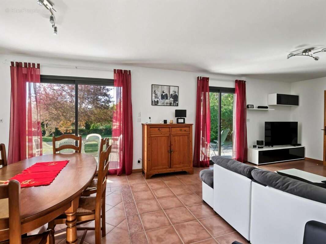   - Maison à CHAUZON