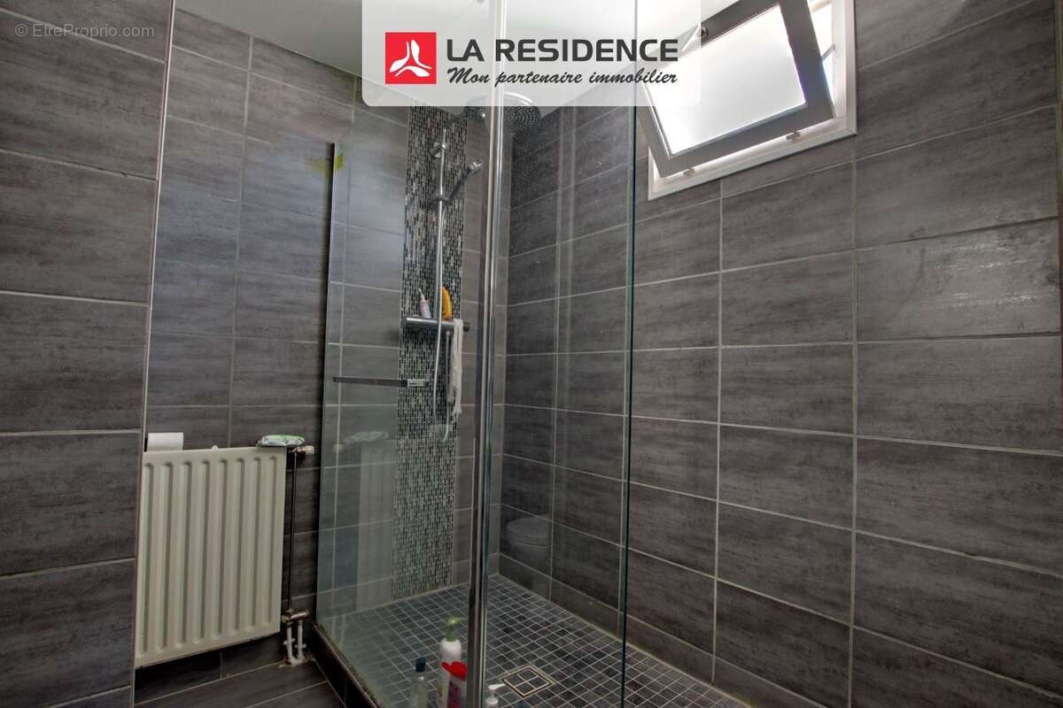 Maison à LE MESNIL-SAINT-DENIS