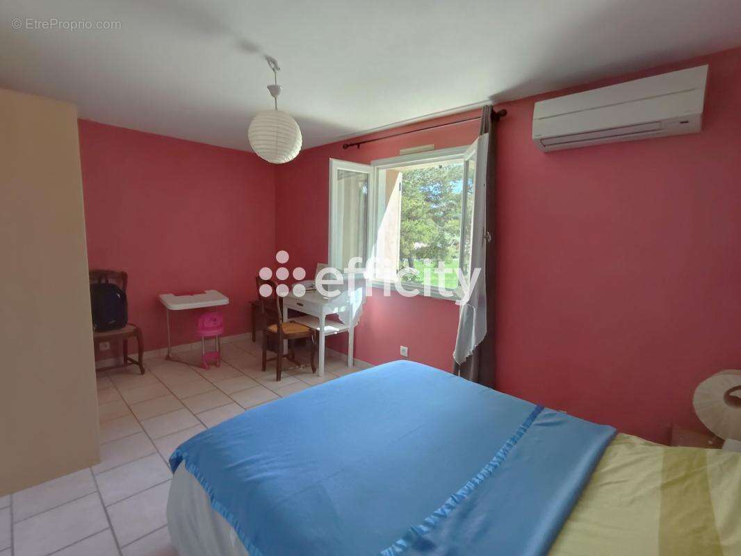 Maison à LARAGNE-MONTEGLIN