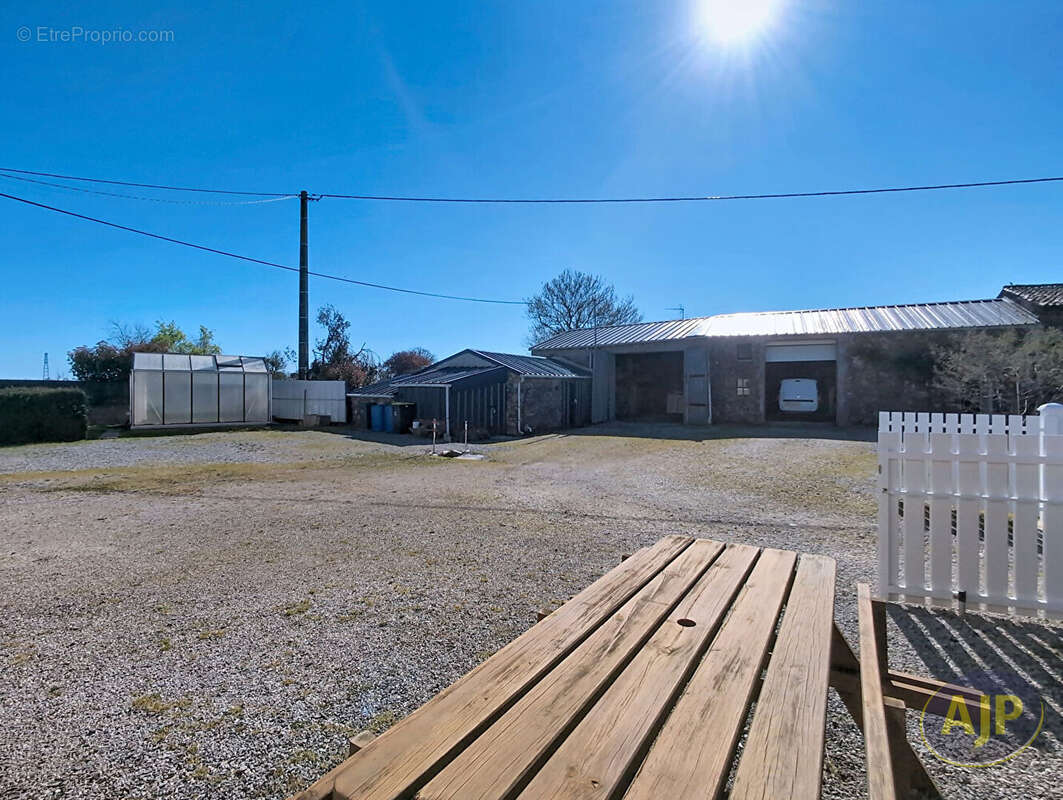 Maison à VIEILLEVIGNE