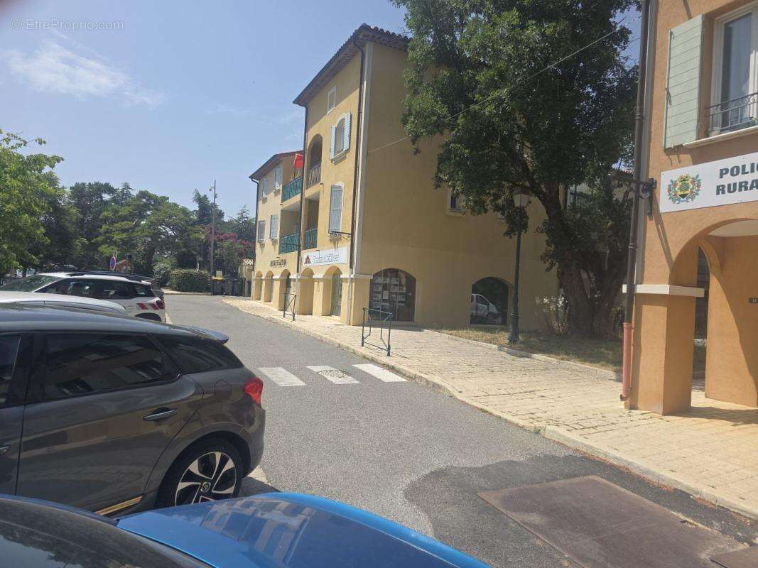 Commerce à PLAN-D'AUPS-SAINTE-BAUME