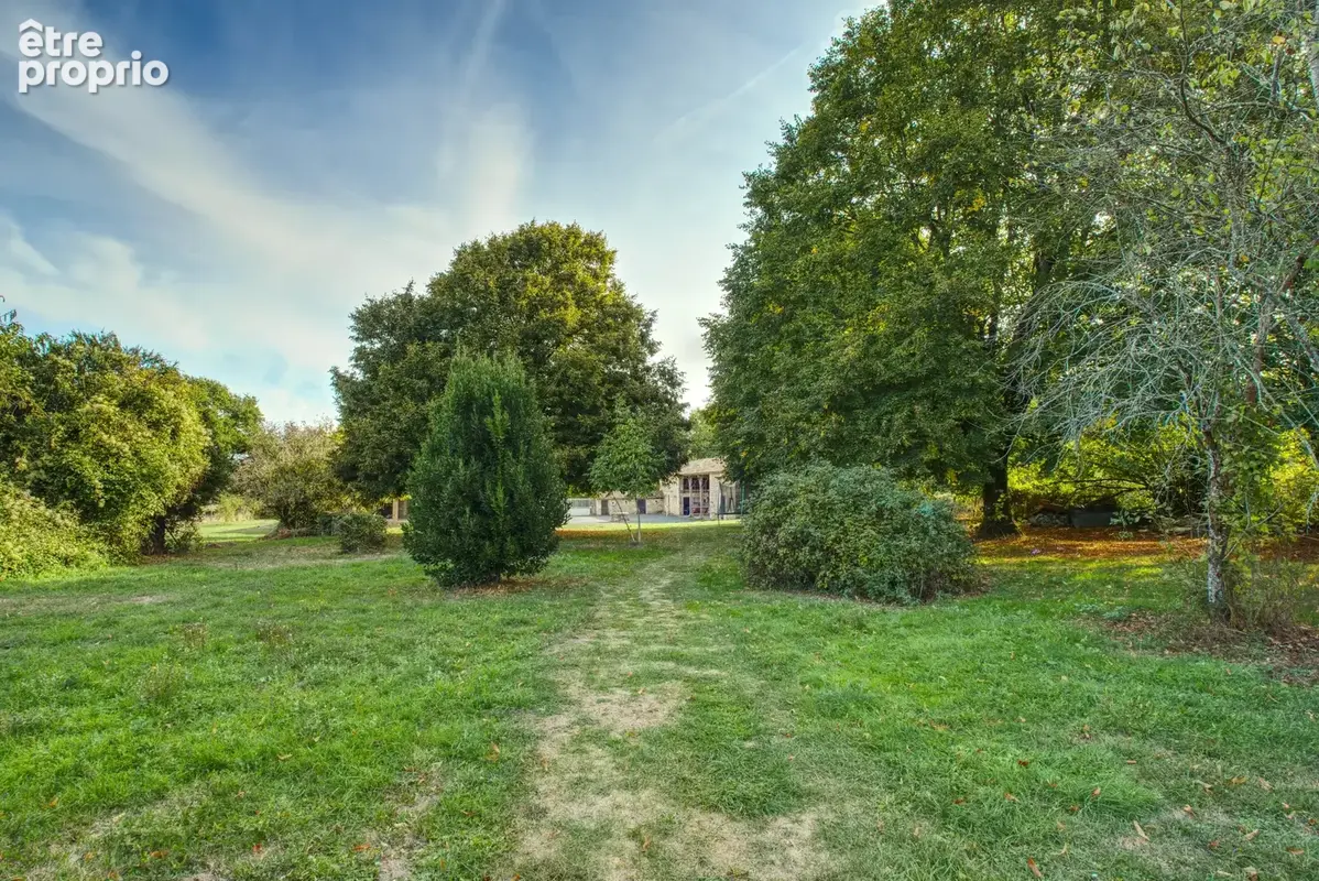 Maison en pierre au style moderne, située dans un joli village et implantée sur un beau terrain - photo 2