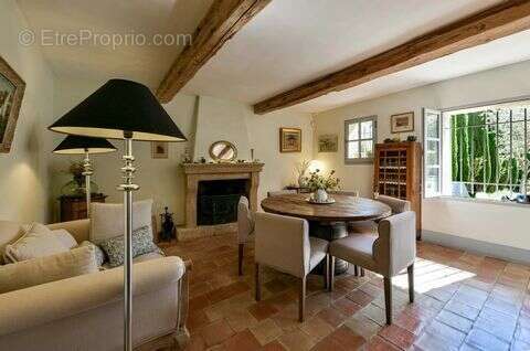 Maison 241 m² à Uzes  - photo 2