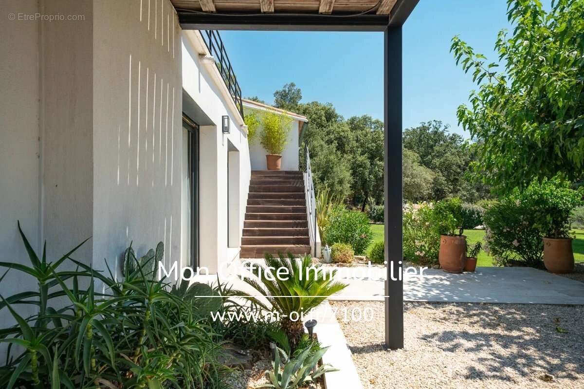 Référence : 7100-NGU. - Maison 9 pièces - Piscine - village à pied - calme - 276m2 - photo 26