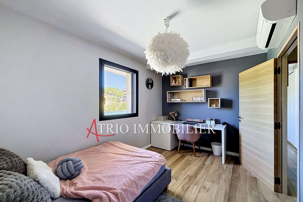 Maison 170 m² à Cagnes-Sur-Mer  - photo 9