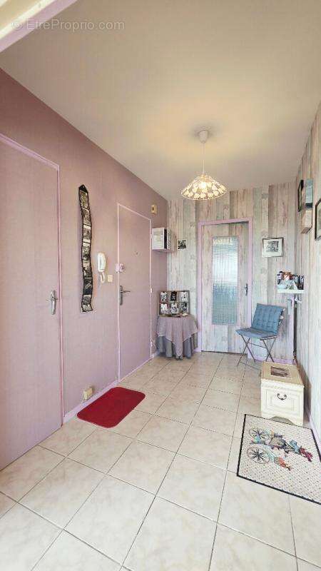 Bourges appartement de 86.1m² 4 pieces balcons ascenseur parking - photo 11