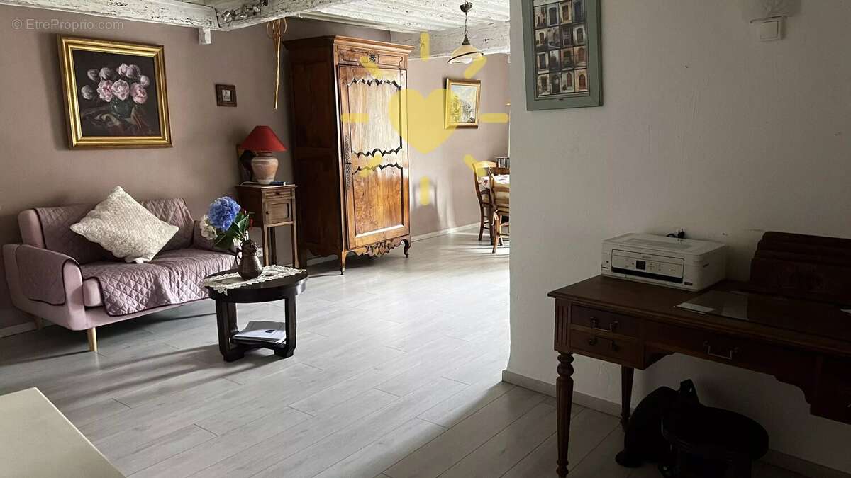CLAVIERS : Belle maison de village restaurée avec terrasse - photo 3