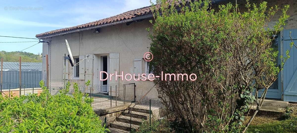 Maison à NOTRE-DAME-DE-SANILHAC