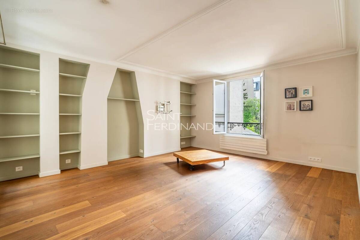 Appartement à PARIS-17E