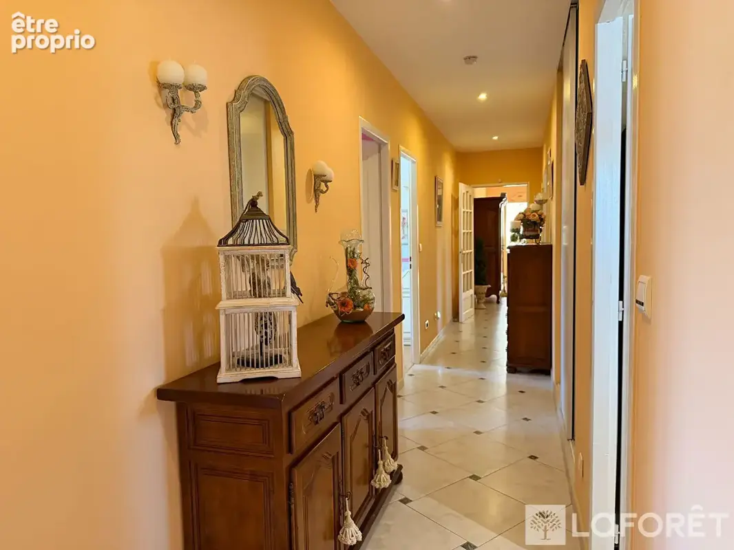 Grande maison familiale de standing avec jardin paysagé, piscine et belles prestations - photo 11