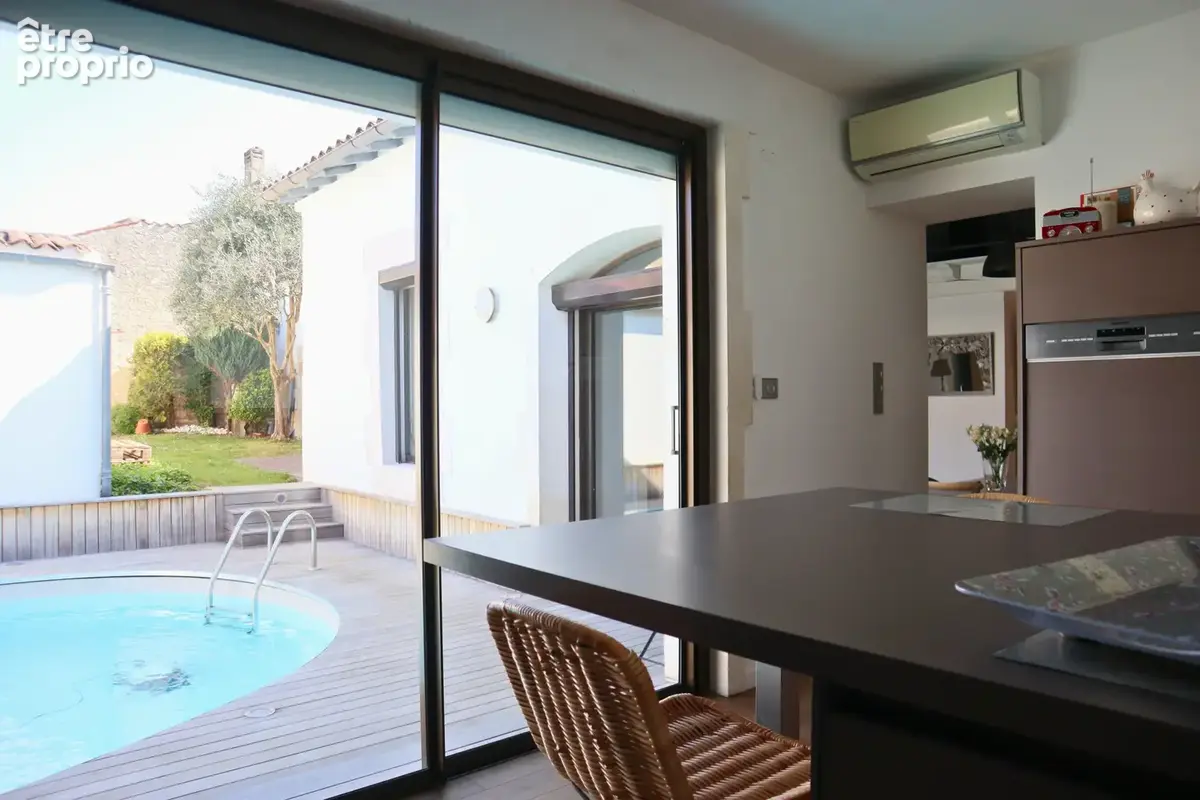 À 400 m du Jardin Public de Cognac, une maison de ville avec piscine, mezzanine, cave et garage ! - photo 5
