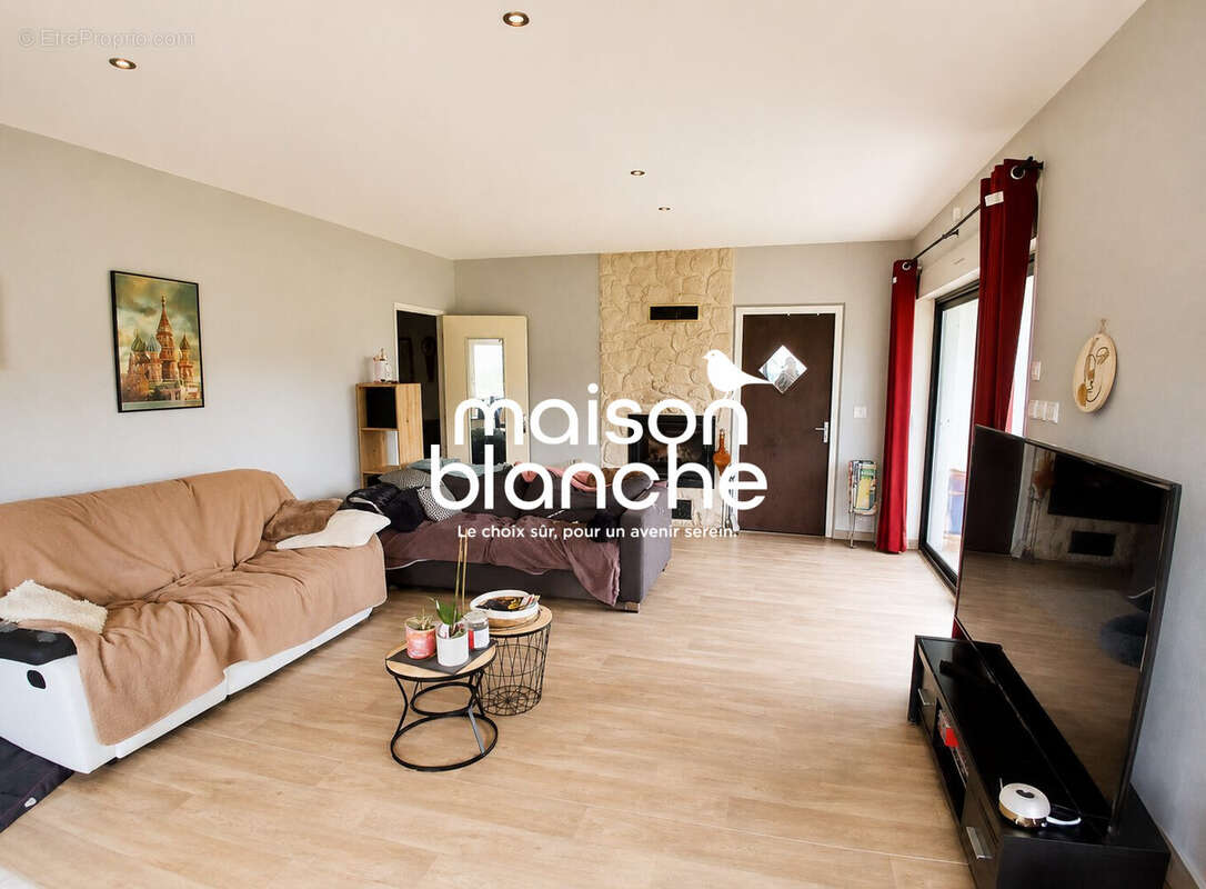 Maison 239 m² à Secondigny  - photo 3
