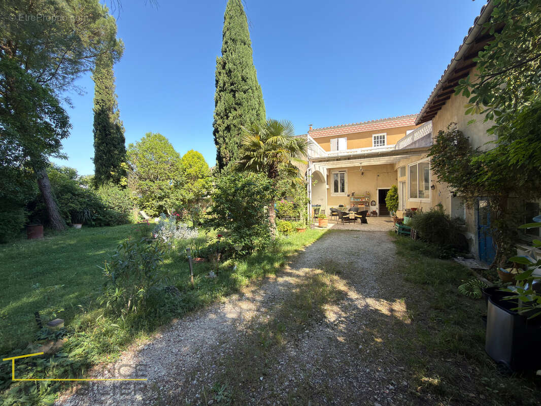 Maison à MONTELIMAR