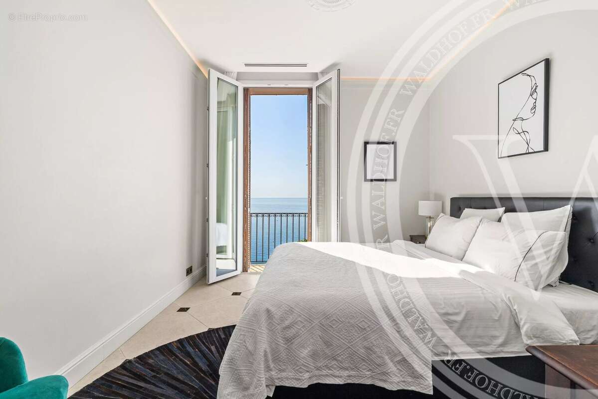 Roquebrune-Cap-Martin - Appartement rare au dernier étage avec vue sur la mer, à quelques minutes de Monaco - photo 8