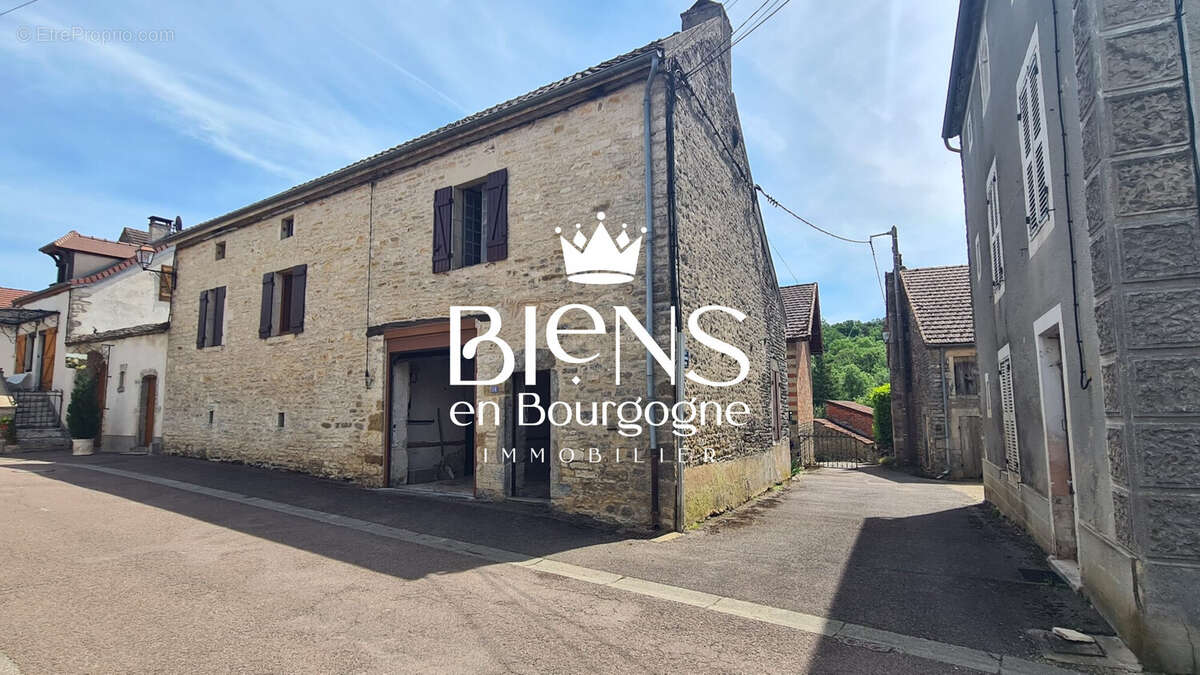 Maison à LA ROCHEPOT