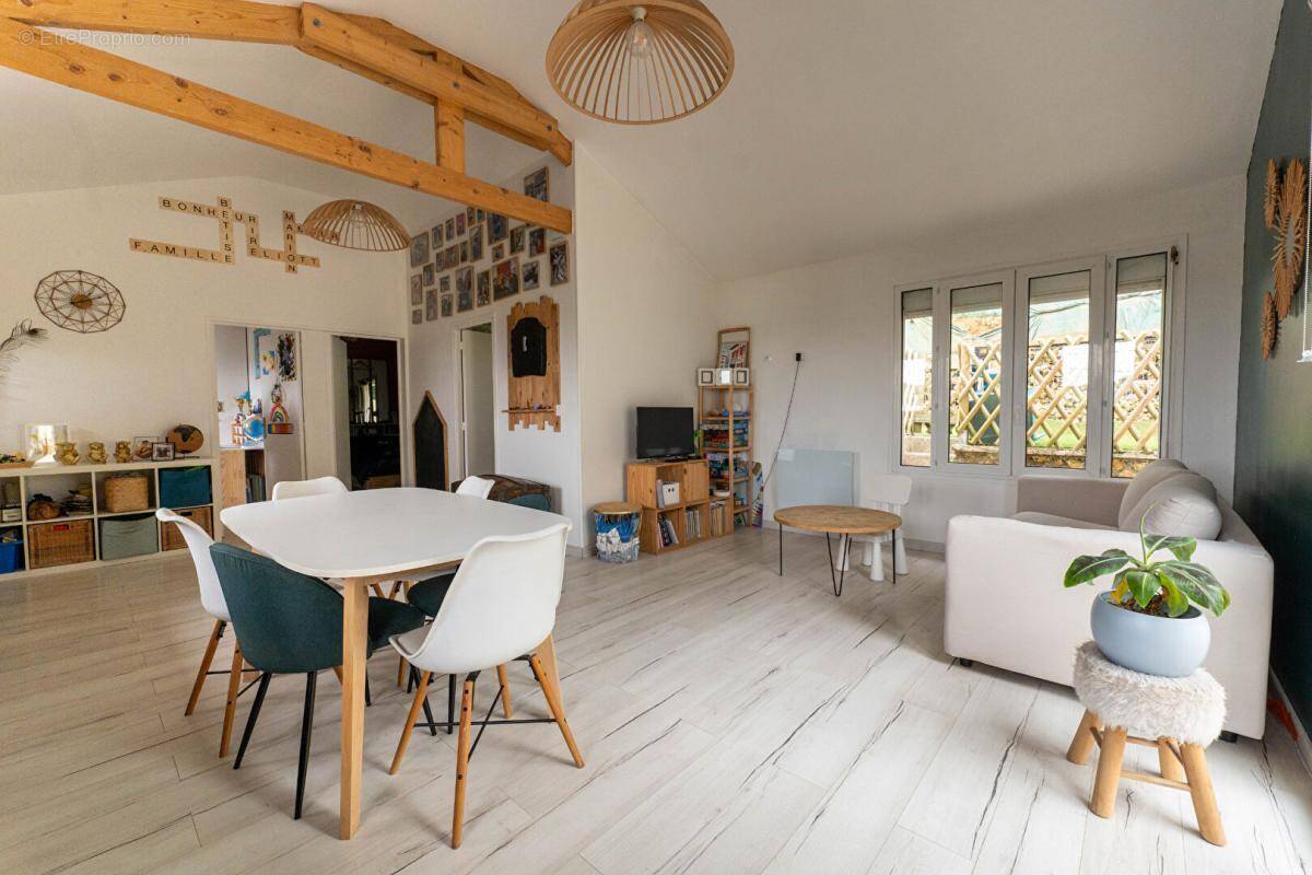Maison à MONTIVILLIERS