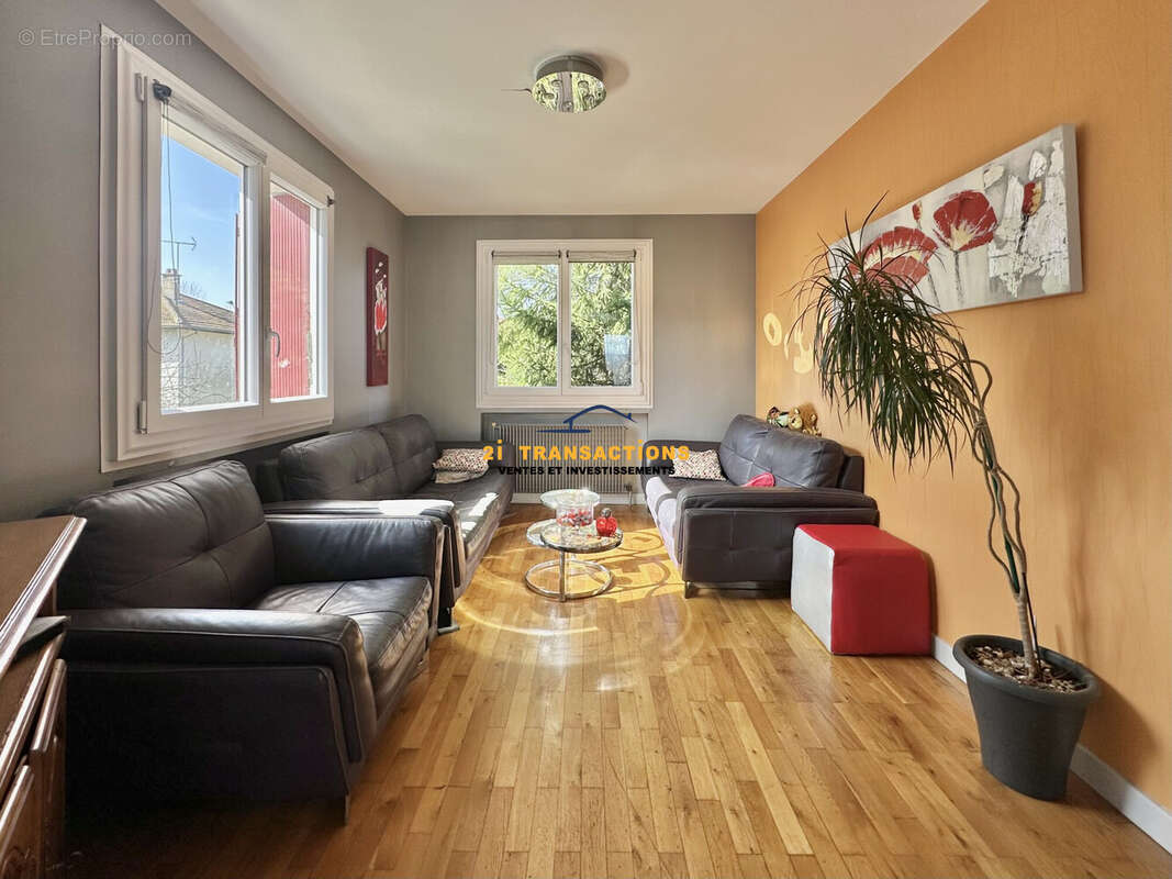 Maison à MONTROND-LES-BAINS