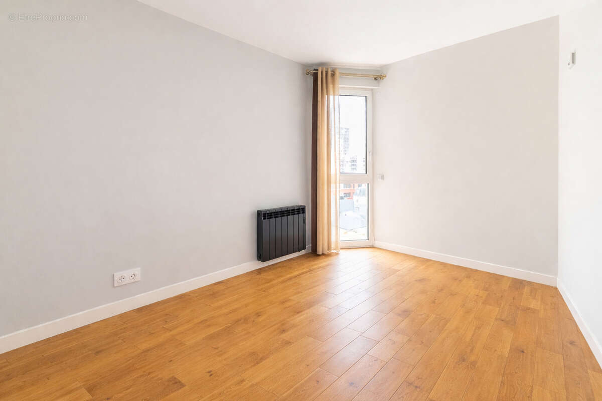 Appartement à COURBEVOIE