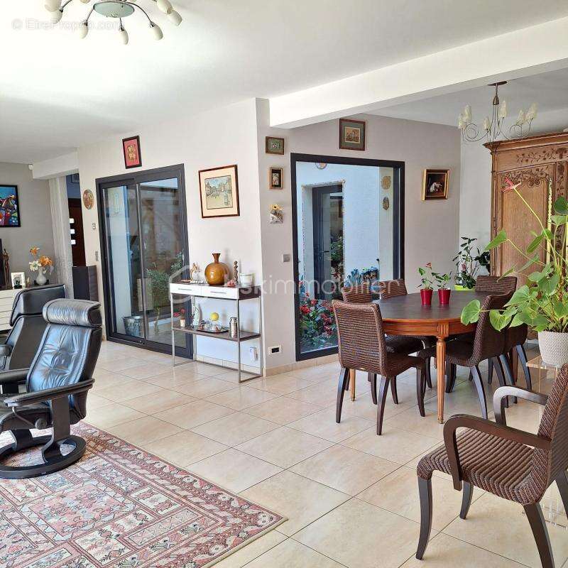 Maison à COMMER