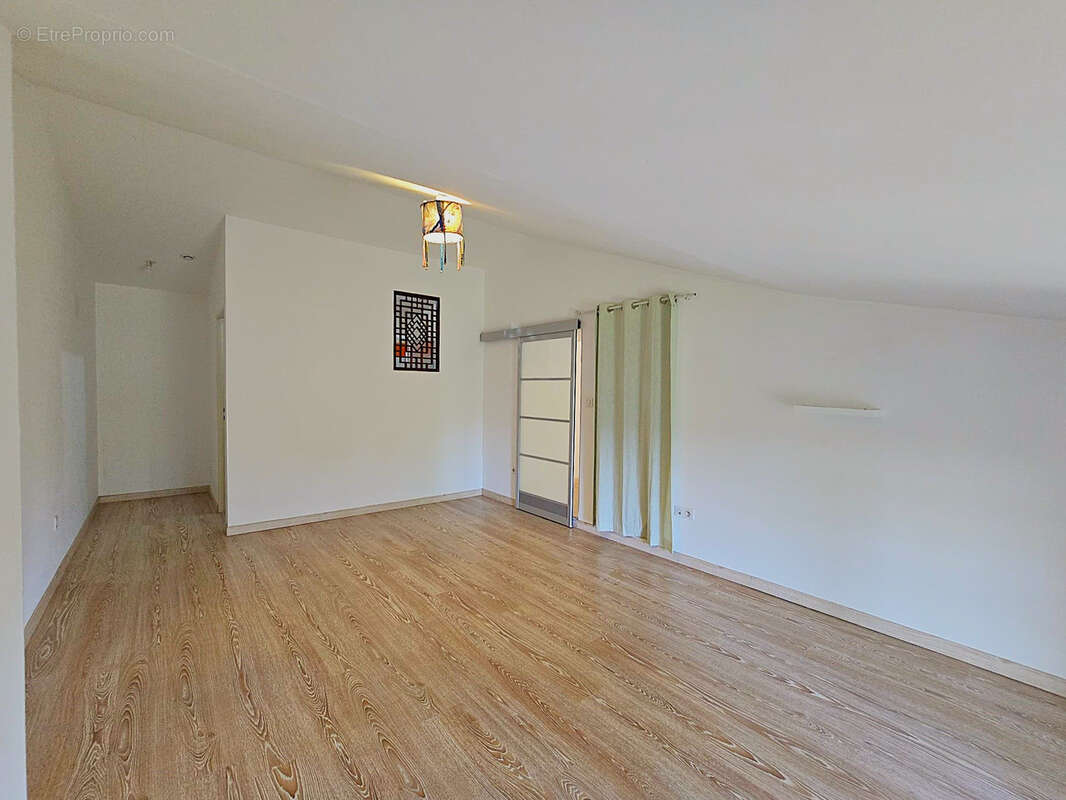 Rare - Délicieuse propriété 1,9 hectare maison rénovée et nombreuses dépendances - photo 20