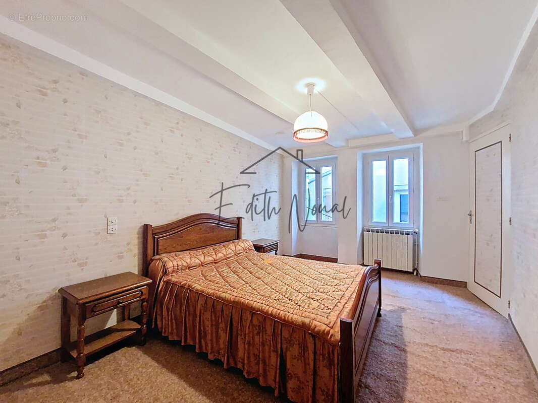 Duplex à rénover au cœur de Millau : le potentiel à l’état pur ! - photo 2