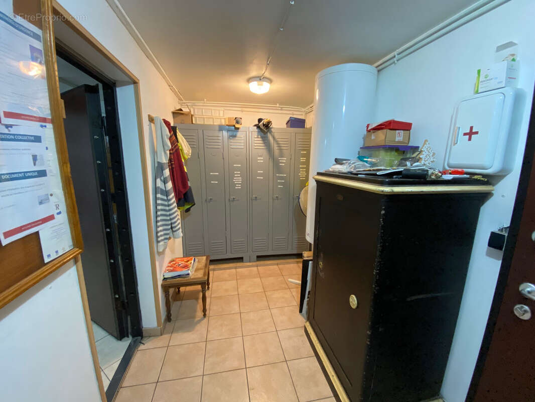 Commerce à FLAMETS-FRETILS