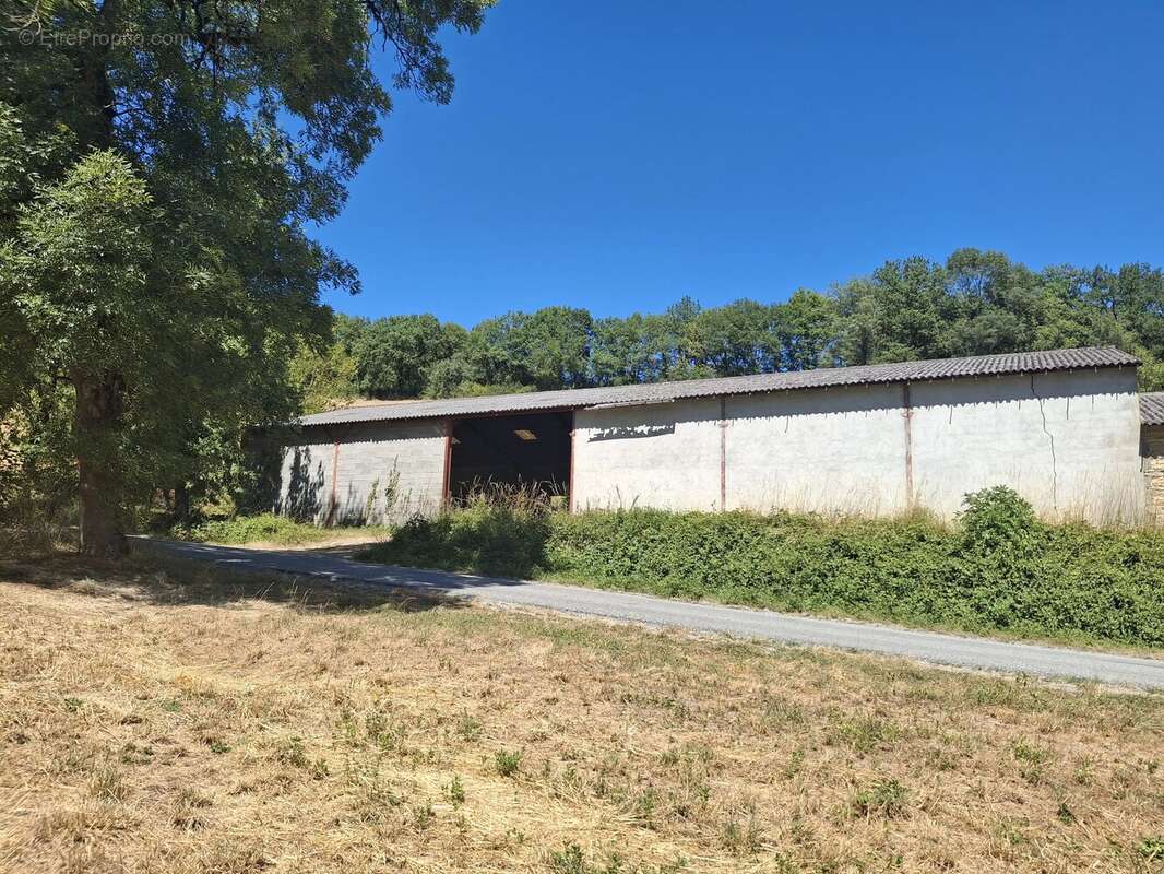 Grande maison familiale avec 2 hectares de terrain, dépendances et vue imprenable sur la campagne - photo 14