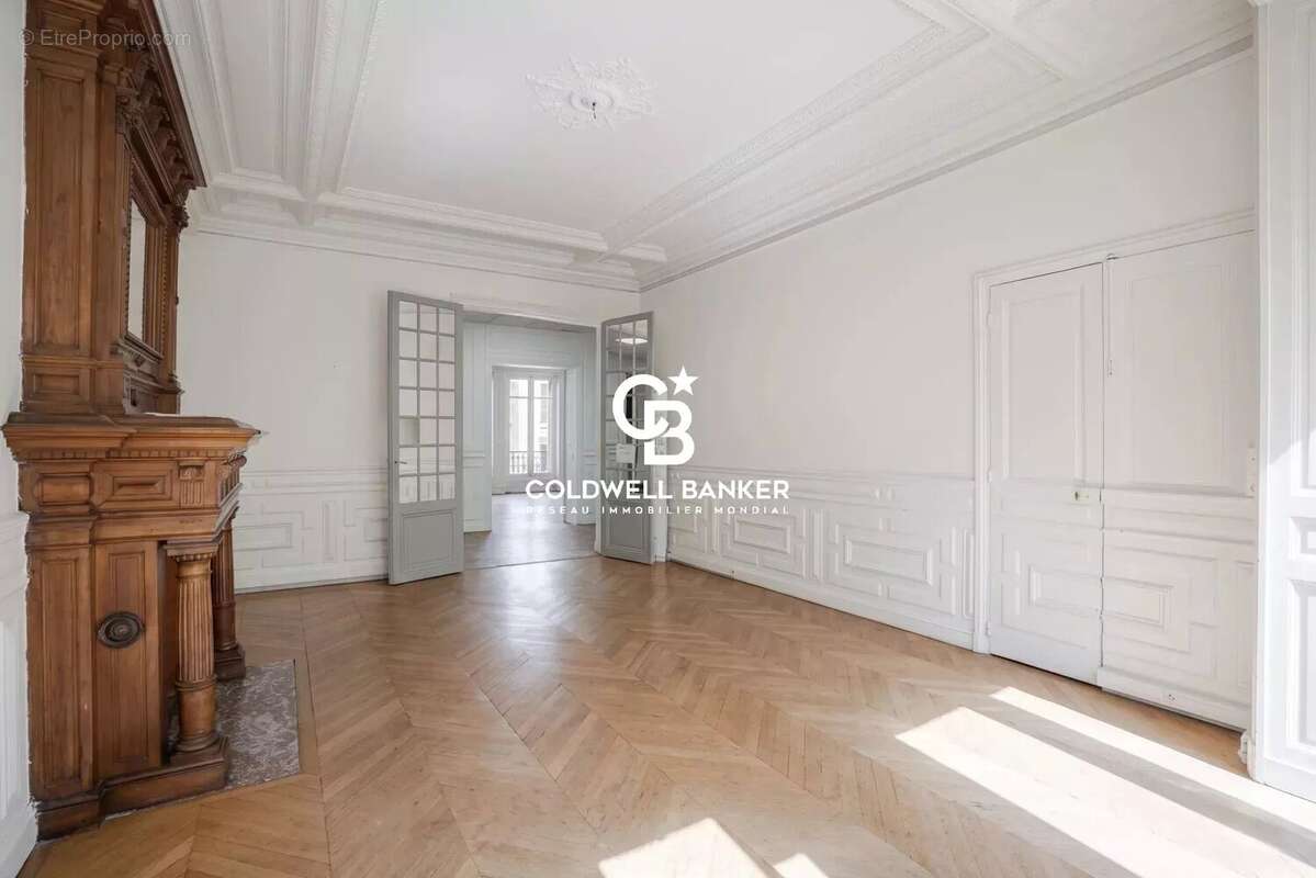 Appartement à PARIS-8E