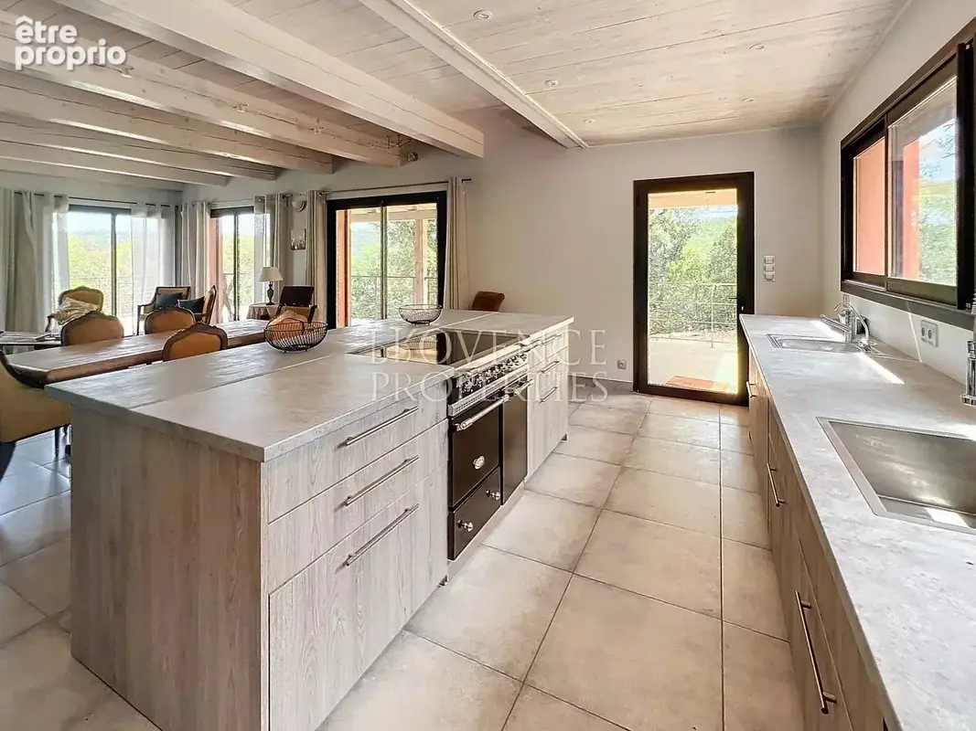 Propriété de plus de 300 m² avec vue panoramique et 1,3 hectare - photo 8