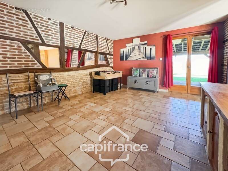 Maison à L'ABERGEMENT-SAINTE-COLOMBE