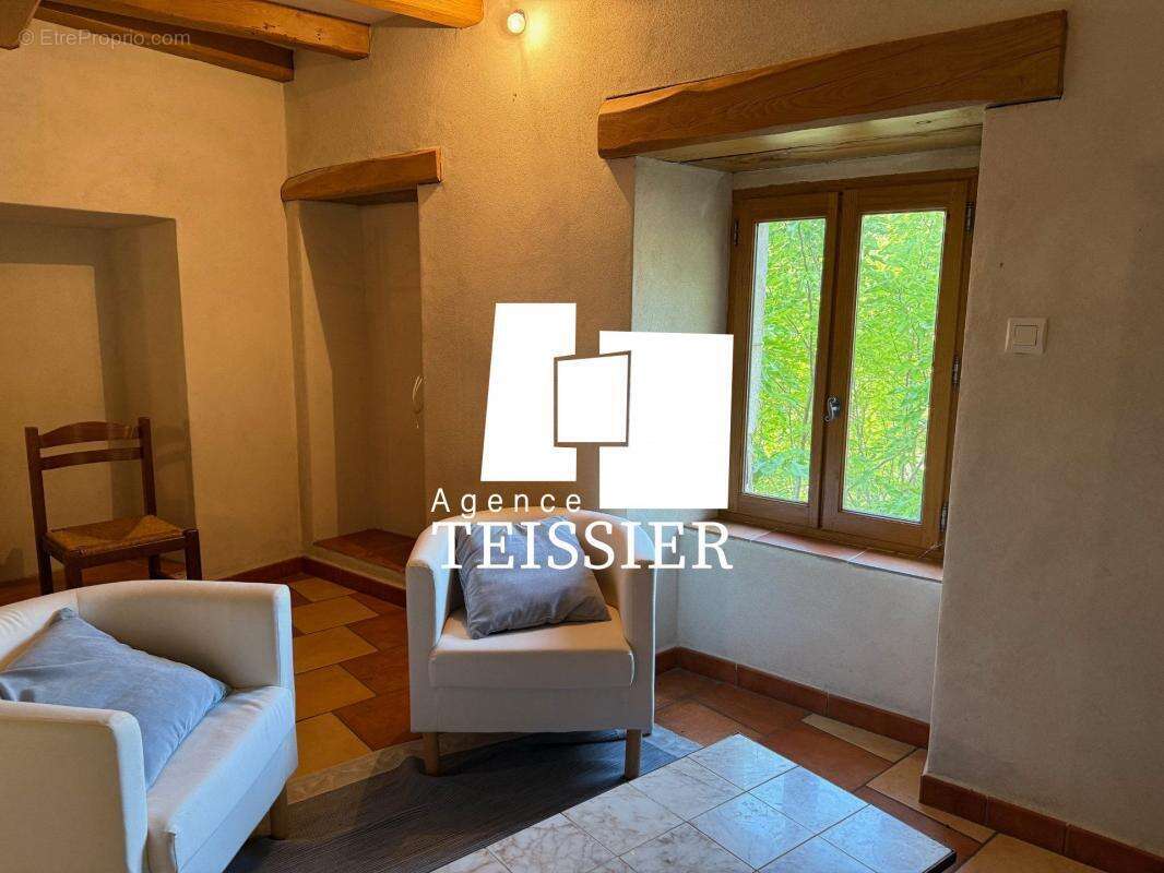 Maison à SAINT-PIERRE-SAINT-JEAN