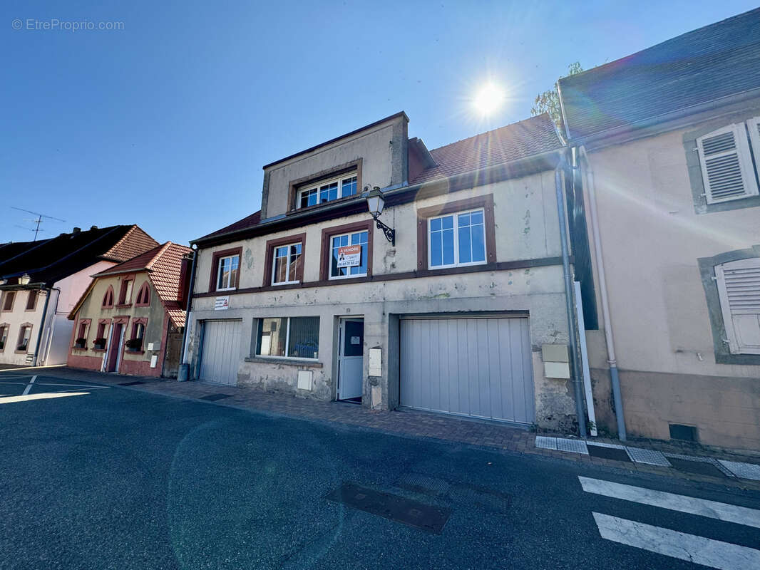 SARRALBE - Immeuble à gros potentiel de cashflow ! 6P + garage - photo 2