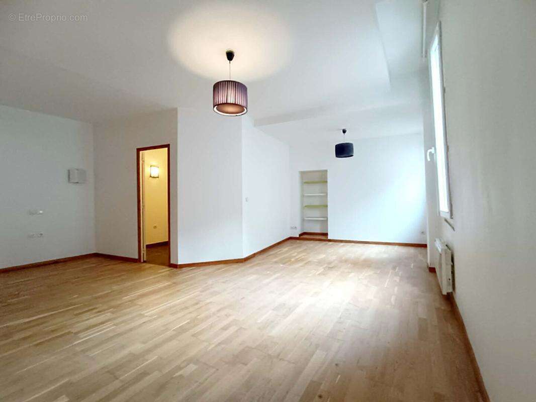 Maison à SAINT-CHAMAS