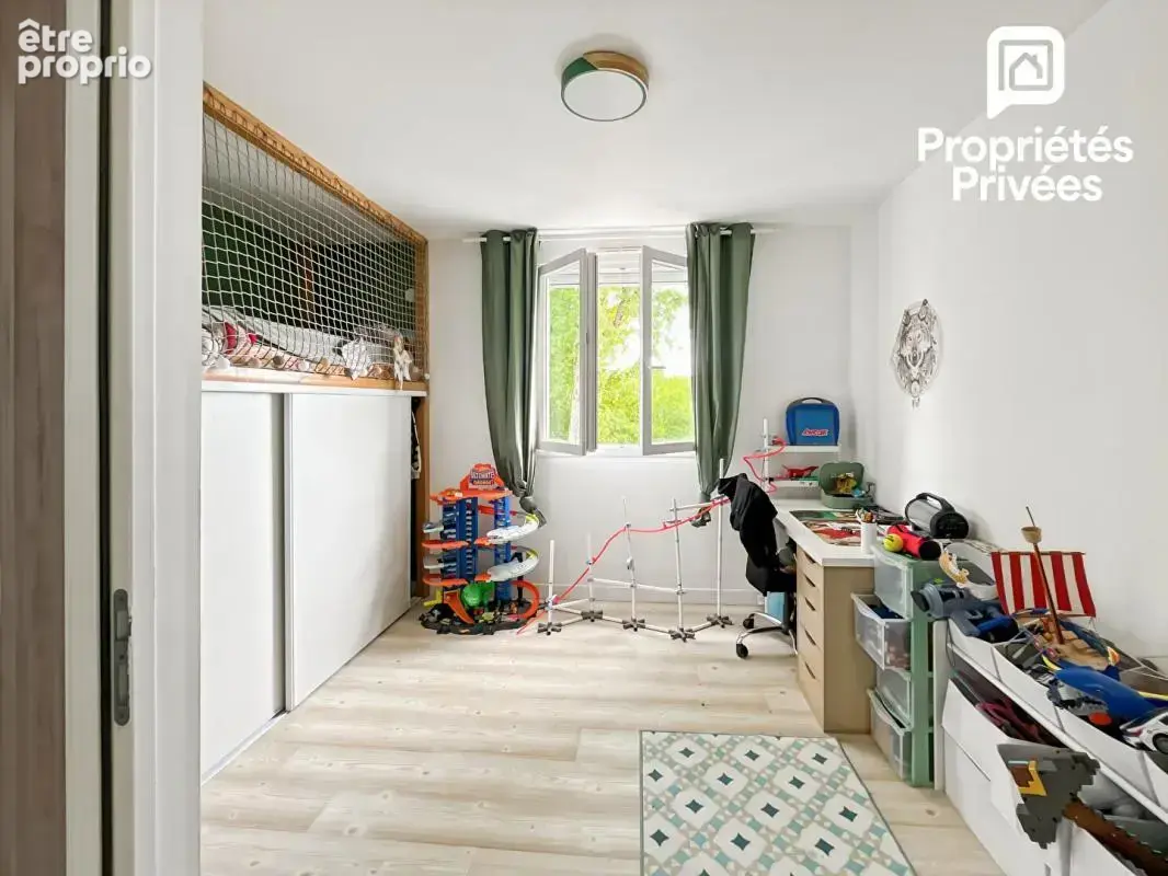PAREMPUYRE - Maison familiale avec piscine, 3 chambres et 60 m² de pièce de vie - photo 12