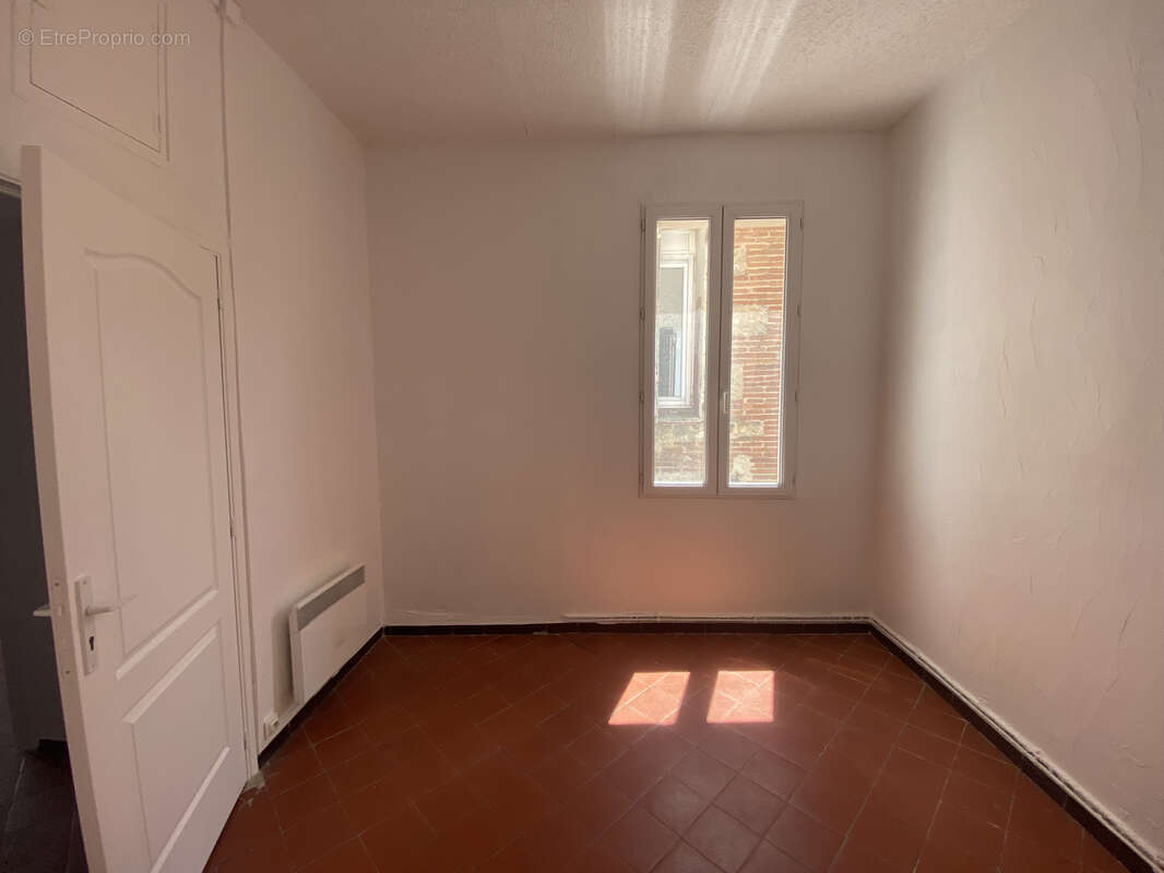 Spécial Investisseur   F2 déjà loué   Emplacement idéal   Faibles charges - photo 3